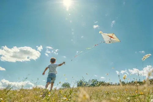 ▲清明節時可以放風箏開運，任憑清風把它們送往天涯海角，藉此除病消災，給自己帶來好運。（圖／取自pixabay）