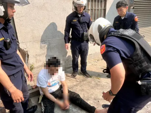 高雄通緝犯遇警攔查施展「遁地術」　卻卡水溝遭警逮捕