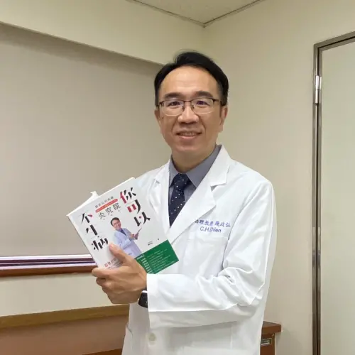 ▲基隆長庚紀念醫院胃腸肝膽科主治醫師錢政弘。（圖／翻攝自臉書）