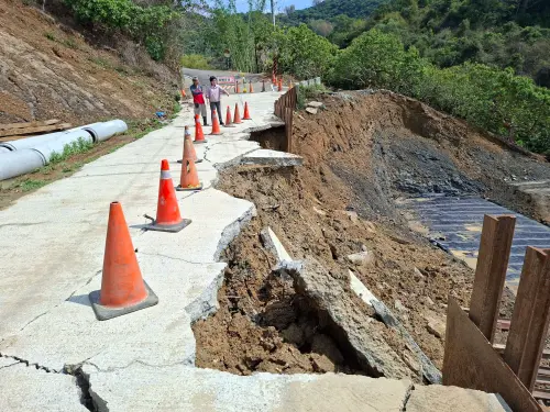 雨炸台中　霧峰暗坑巷便道再崩　水利局：5月底完工