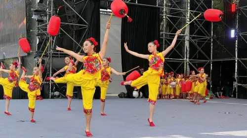 ▲岡山國小舞蹈隊登「恐龍酷樂園」舞台，為民眾帶來一場兼具藝術與節慶氛圍的精彩演出。（圖／高市府教育局提供）