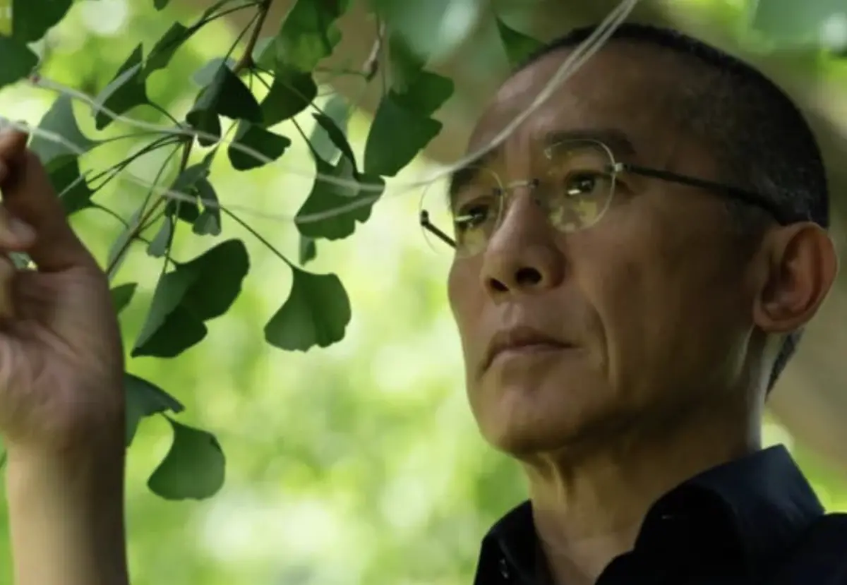 ▲梁朝偉（如圖）演技迷倒188公分的帥氣德國男模恩佐布魯姆，兩人合作新片《你是不會當樹嗎》在國際影展獲得不少好評，4月17日將在台灣上映。（圖／摘自IMDb）