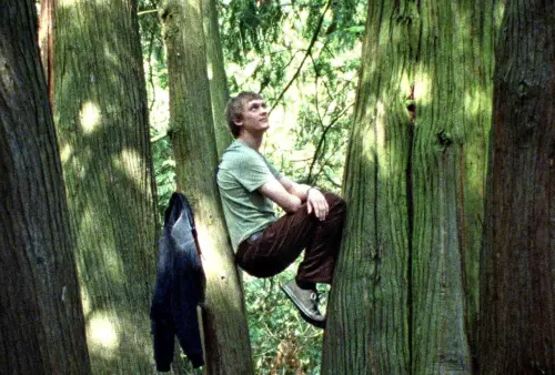 ▲恩佐布魯姆在《你是不會當樹嗎》展現角色純真與執著。（圖／海鵬提供）