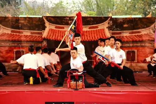 ▲「鳳武薪傳-西螺鳳山館」精彩表演展現宋江武藝傳承。（圖／高市府觀光局提供）