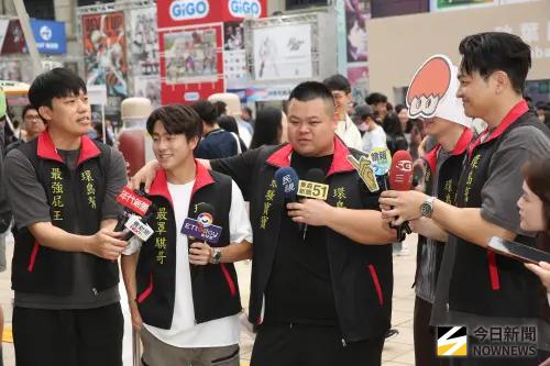 ▲大蛇丸（左三）強調還是沒有打算讓女友露臉：「不想影響她太多，否則壓力會很大。」（圖／記者邱曾其攝影）