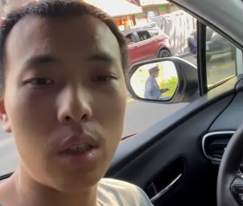 ▲金牌講師開始從事Uber司機，出門都有車代步，就算被交通警察開了70美金（約新台幣2239元）的罰單，他都能輕鬆支付。（圖／Youtube＠丁胖子金牌講師）