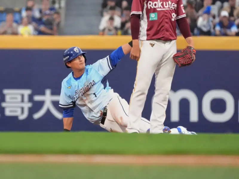 林哲瑄引退賽首打席就敲安！還跑回追平分　富邦大董蔡明忠笑開懷