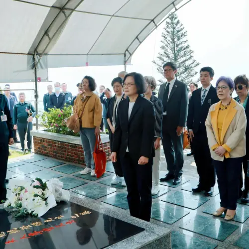 清明緬懷李登輝、史明　蔡英文：把信念傳下去讓台灣走得更遠