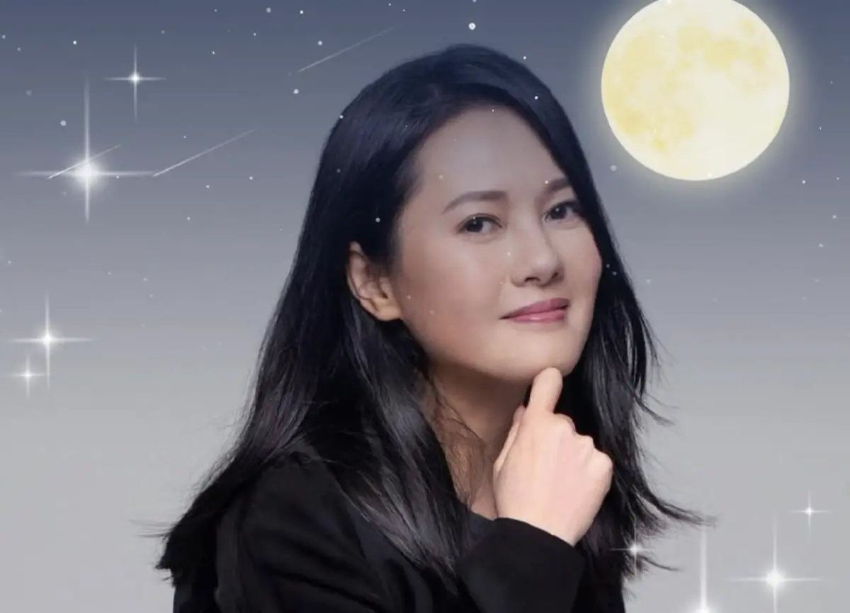 ▲李麗珍60歲仍保有昔日《蜜桃成熟時》的女神丰采，嘆自己過去受到情傷太重，已經單身10年不想再追愛，一切順其自然，也親自解釋當年轉性感路線有不得不的苦衷。（圖／摘自 IG@__leelaichun）