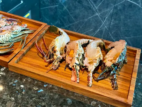 ▲旨醞鐵板燒香煎活龍蝦。（圖／記者蕭涵云攝）