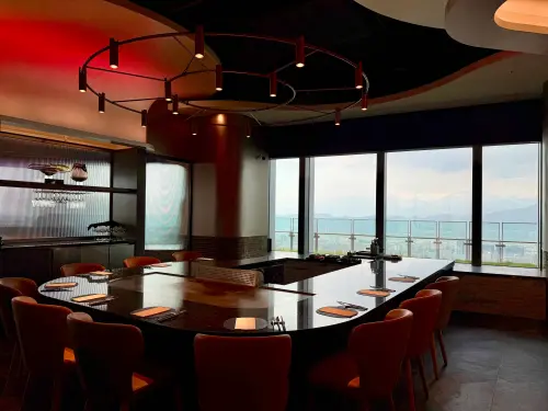 ▲旨醞微風信義店，坐擁45樓高空美景。（圖／記者蕭涵云攝）