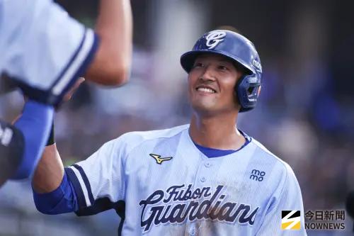 林哲瑄引退賽「意外」敲安！苦笑真的沒練球：以前放太多心思練打