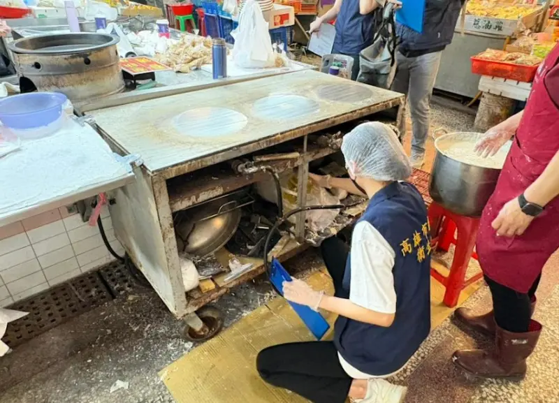 快訊/高雄春捲中毒134人緊急送醫 業者遭勒令停業7天、裁罰36萬