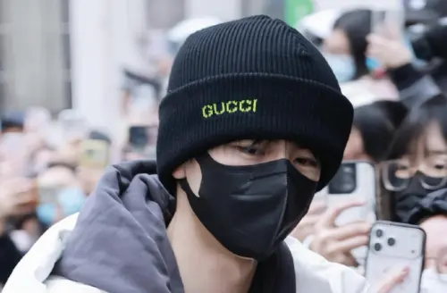 張凌赫高鐵站被圍堵！驚險畫面流出、交通瞬間癱瘓　公司震怒發聲