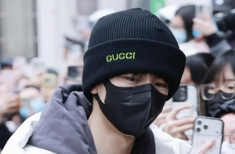 張凌赫高鐵站被圍堵！驚險畫面流出、交通瞬間癱瘓　公司震怒發聲