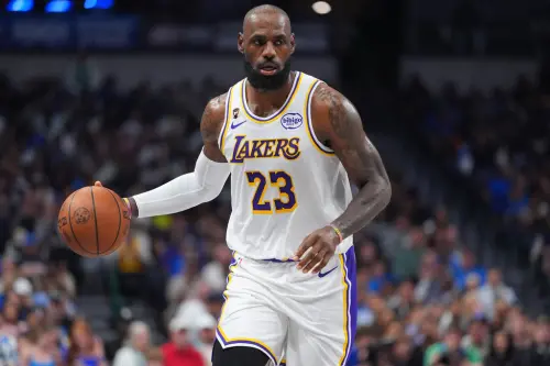 詹姆斯、弗拉格半場寫NBA歷史紀錄！「父子級對決」雙雙砍下20分