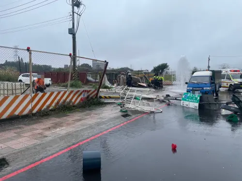 新北泰山嚴重車禍！聯結車疑失控撞行人臟器外露身亡、2保全受傷