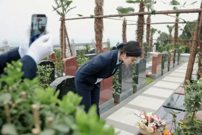 思念變商機?中國「代掃墓服務」翻紅 竟傳詐騙亂象、上錯墳