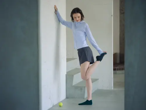 ▲眾人稱讚UNIQLO防曬輕便外套不只通勤方便，運動也能穿。（圖／UNIQLO提供）