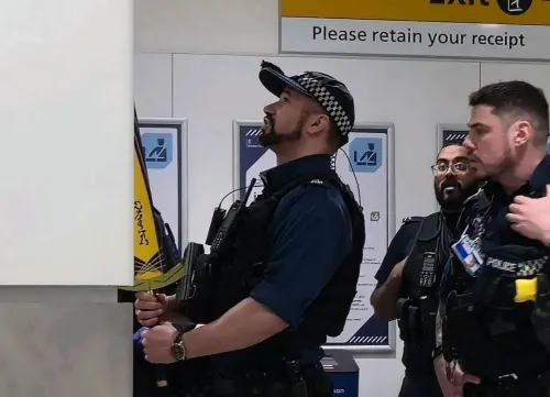 中二魂忍不住！《Fate》粉絲帶聖劍入境被攔　英國海關反應超爆笑