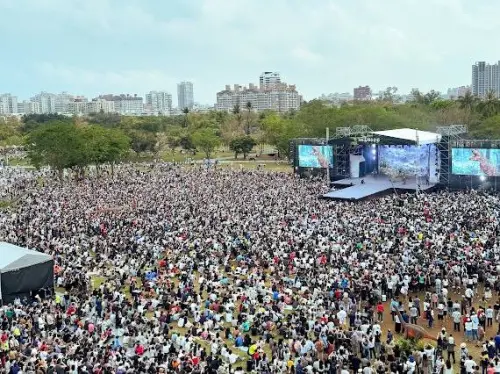 高雄恐龍酷樂園單日擠28萬人！衛武營塞爆空拍超震撼　亮點一次看