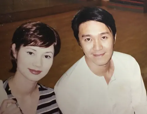 ▲鄭艷麗（左）以前和周星馳都是TVB的藝人，曾經是同事。（圖／摘自IG@constance_trinh39688）