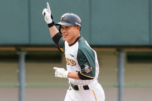 台鋼雄鷹7：4擊退統一獅！王柏融主場開幕戰敲雙響炮狂灌5打點