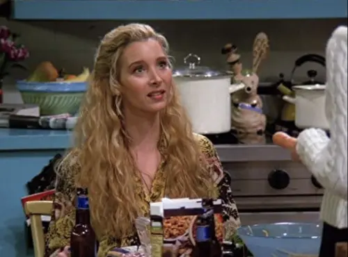 ▲麗莎庫卓在《六人行》飾演少根筋的菲碧，和她真實的本性差很多。（圖／摘自IMDb）