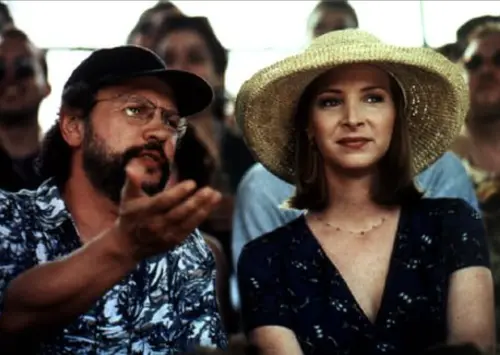 ▲麗莎庫卓（右）直到演出了美國票房破億的《老大靠邊閃》，才嘗到大小銀幕都走紅的滋味。（圖／摘自IMDb）