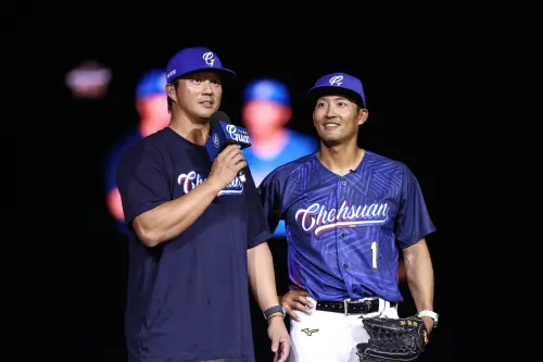 ▲富邦悍將林哲瑄引退儀式，好友高國輝表示，林哲瑄的外野守備，二軍還沒有年輕選手能超越。（圖／記者朱永強攝,2026.4.6）