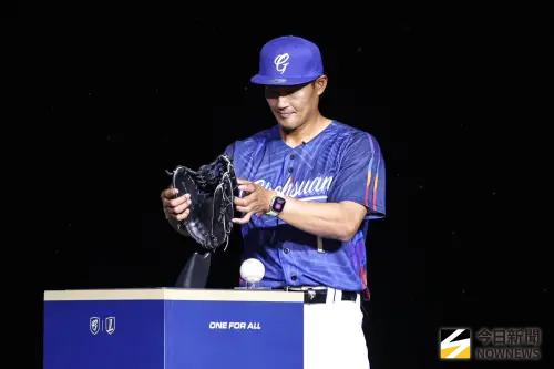 ▲富邦悍將林哲瑄正式高掛球鞋，結束20年職棒生涯。（圖／記者朱永強攝,2026.4.6）