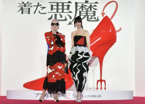 ▲梅莉史翠普（左）與安海瑟薇（右）到日本出席《穿著PRADA的惡魔2》首映會，受到熱烈歡迎。（圖／摘自20thcenturyjp X）