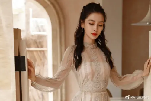 Angelababy家中客廳竟是粉絲裝飾？禮物擺滿櫃　網友大讚雙向奔赴