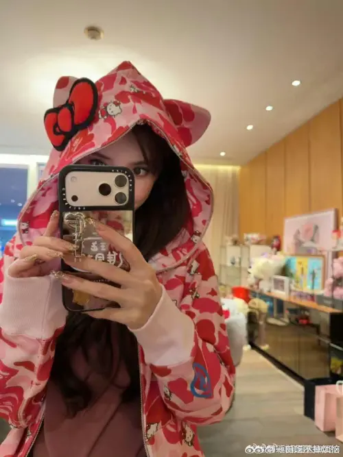 ▲粉絲送給Angelababy（如圖）的禮物，成為她家中的擺設，像是一座心意博物館。（圖／翻攝自微博）