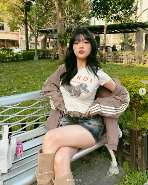 ▲羅念（如圖）經常透過社群分享美妝，看似業配不少，也會PO出各種旅遊美照。（圖／羅念IG@oshun94_）