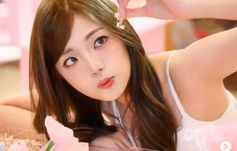 羅念是誰？爆秘戀曾敬驊　頻道《一起上學吧》成員、獲封校園女神