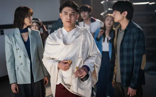 ▲熊仁謙（中）在電影《啵me之我的青春住了鬼》軋上一角，特殊的身分曾經受到注意。（圖／風暴國際提供）