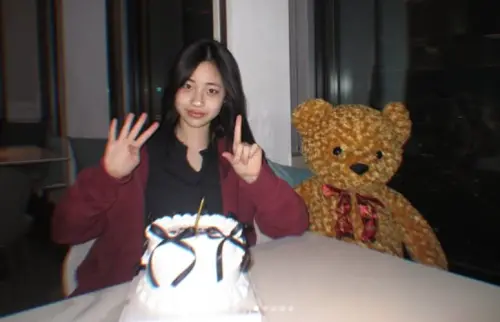 許老三14歲了！慶生美照狂吸2萬人朝聖　小S笑喊：恭祝皇后安康