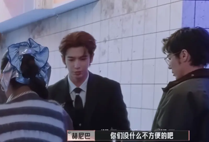 張凌赫錄節目得知要下水！先問女生「沒不方便吧」被讚：有夠細節