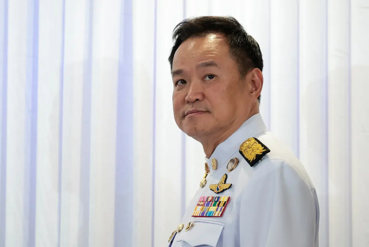 ▲中東局勢升溫推高能源風險，泰國總理阿努廷（Anutin Charnvirakul）擴大節能措施，呼籲企業與民眾透過居家辦公與減少用車降低能源消耗。（圖／路透社／達志影像）