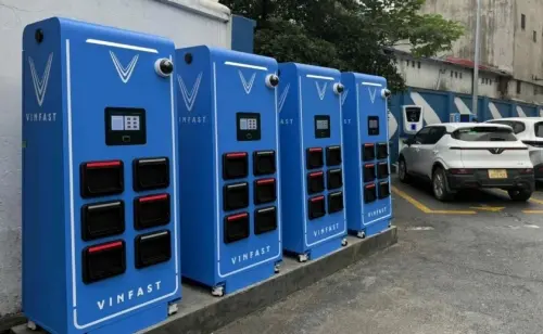 還沒蓋完！胡志明市趕建3000個換電櫃進度只到15%　進度落後惹議