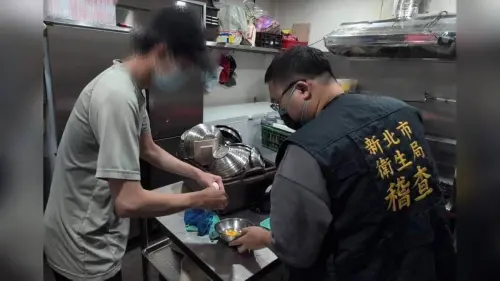 ▲新北清六食堂疑似爆發食物中毒，衛生局已接獲通報，共28人因食用便當後出現腸胃不適，其中清六食堂公所店24人，另中興店也有4人，因此前往公所店稽查。（圖／新北衛生局提供）