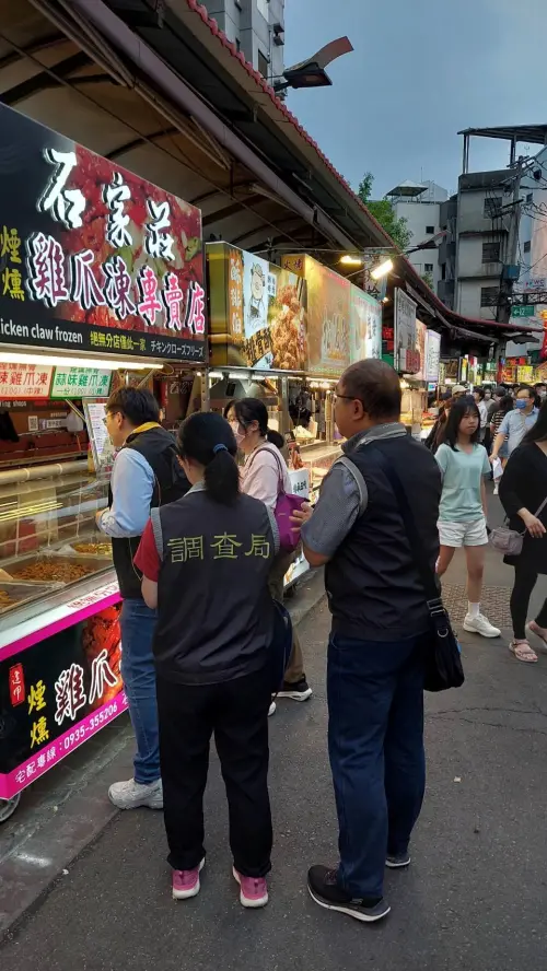 ▲調查局清明連假動員逾千人，盤查塑膠袋大盤商是否存在哄抬價格、囤貨等不法行為。（圖／調查局提供）