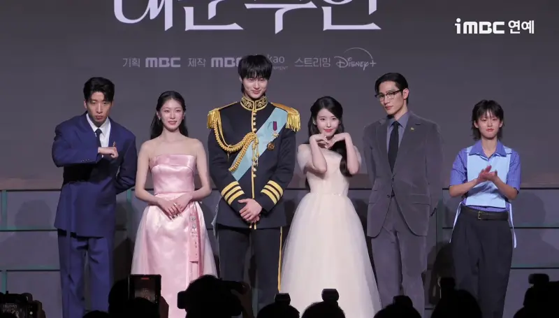 《21世紀大君夫人》IU愛心連發換不停　邊佑錫呆站超挺成強烈對比