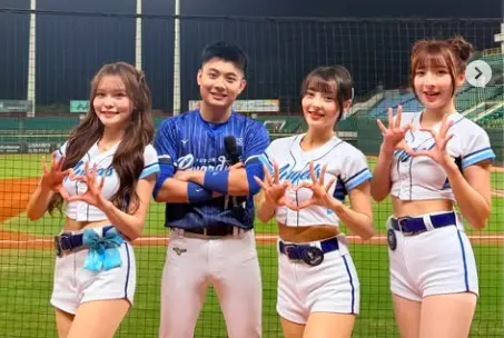 李珠珢三振舞被他打敗！咬唇狂扭影片瘋傳　網：超越五本柱的男人