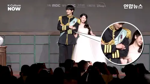 邊佑錫想牽IU她死不肯！狂掰開手都沒用　《大君夫人》未播先翻車