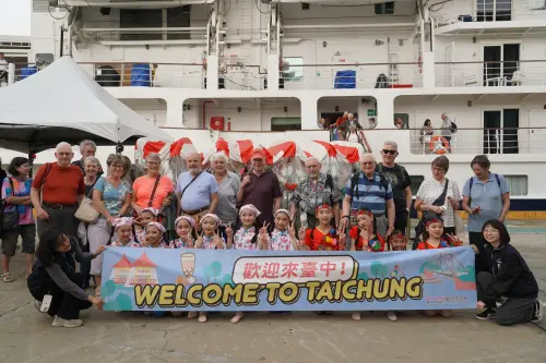 睽違7年重啟　島嶼天空號首航台中港　港客大讚台灣味