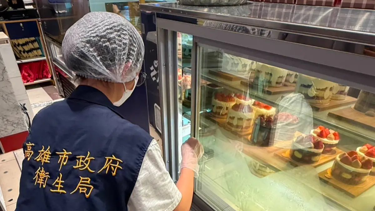 ▲位於漢神巨蛋B1的知名甜品店「Bonnie Sugar」，近日被消費者指控販售發霉蛋糕。（圖／高雄市府衛生局提供）