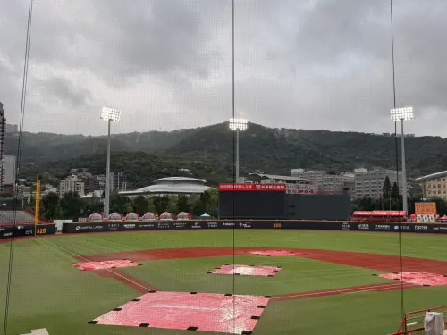 ▲天母球場味全龍與樂天桃猿之戰，確定因雨延賽，補賽日為6月2日。（圖／味全龍提供）