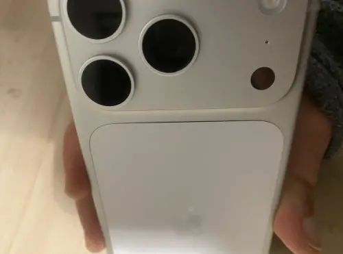 iPhone 17 Pro用戶快檢查！國內外傳出背板翹起　苦主憂設計出包